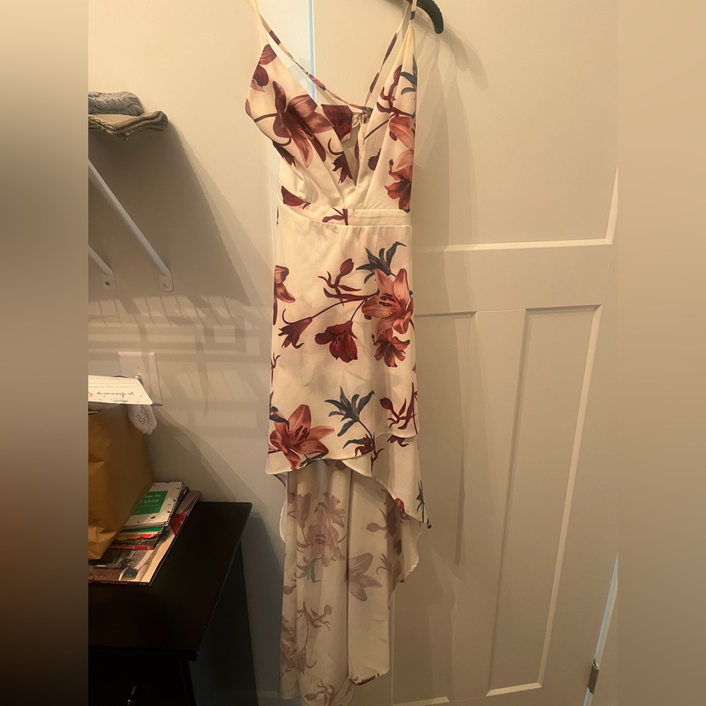 Hi low dress floral print. Size medium great condition